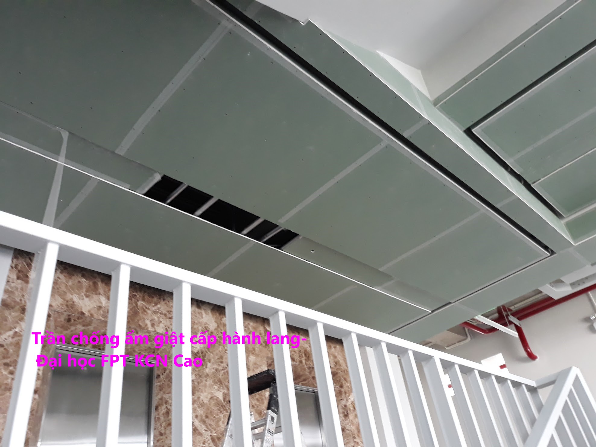 Trần thạch cao chống ẩm hành lang