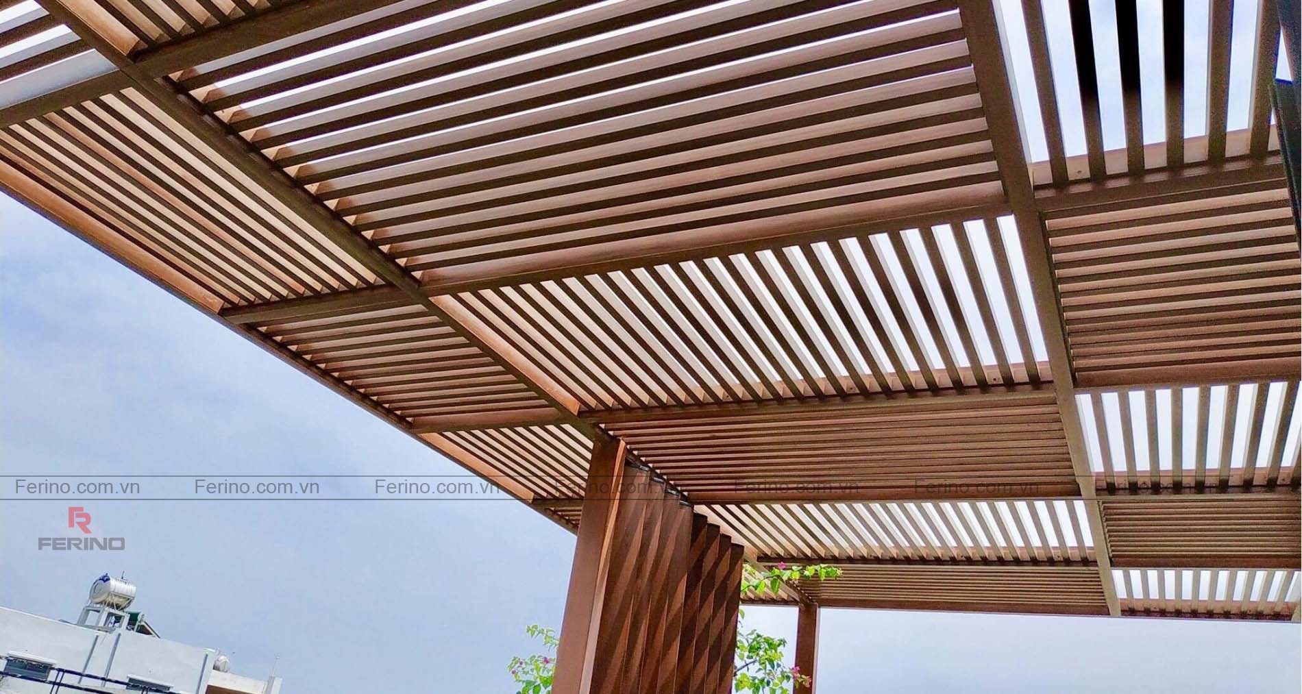 lam-go-nhua-ngoai-troi